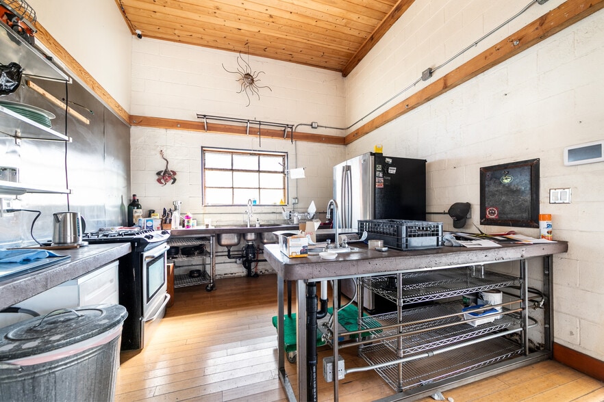 More Photos Of 12767 Saticoy St, North Hollywood Warehouse For Sale