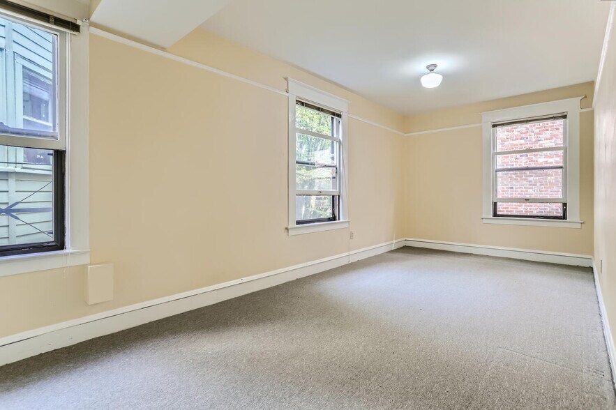 More Photos Of 2167 SW Yamhill St, Portland Apartments For Sale