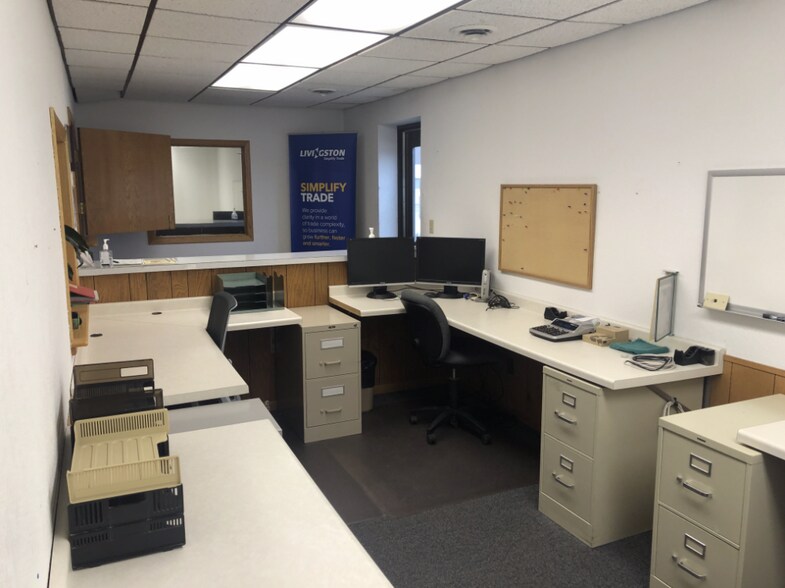 More Photos Of 172 W Stutsman St, Pembina Light Manufacturing For Sale