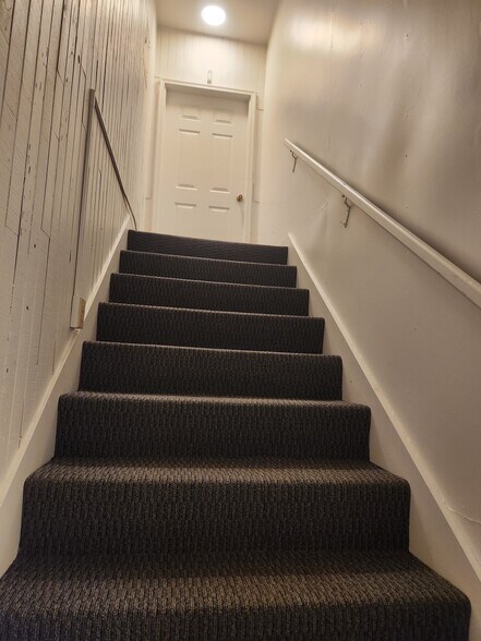 More Photos Of 116-128 Main St, Carlton Storefront Retail Office For Lease