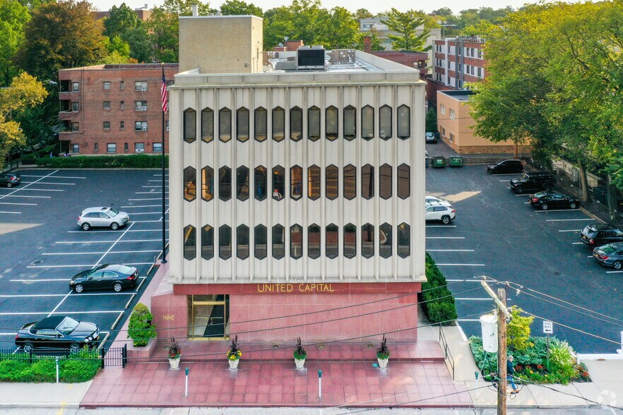 More Photos Of 9 Park Pl, Great Neck Office For Lease