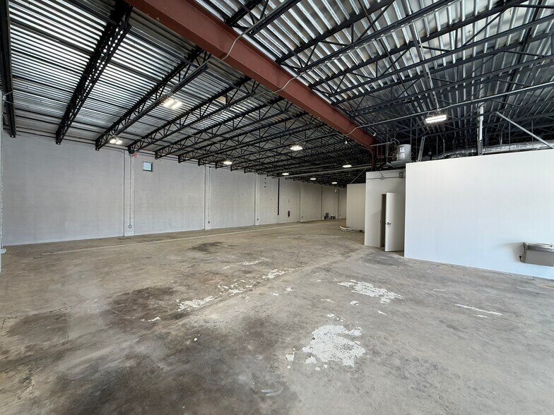 More Photos Of 5849-5891 W 34th St, Houston Unknown For Lease