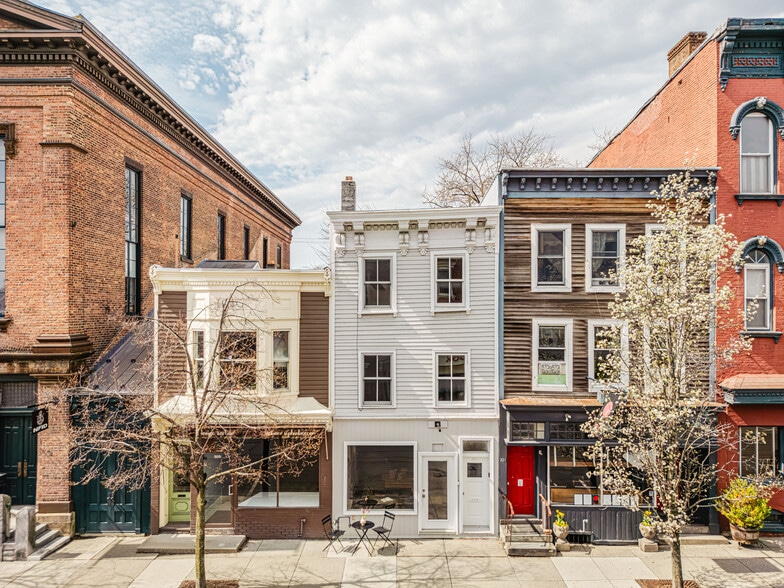 Primary Photo Of 323 Warren St, Hudson Storefront Retail Residential For Sale