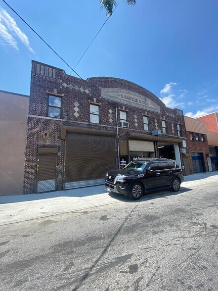 More Photos Of 72 Huntington St, Brooklyn Warehouse For Lease