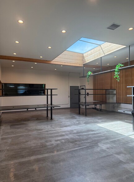 More Photos Of 127 Arena St, El Segundo Flex For Lease