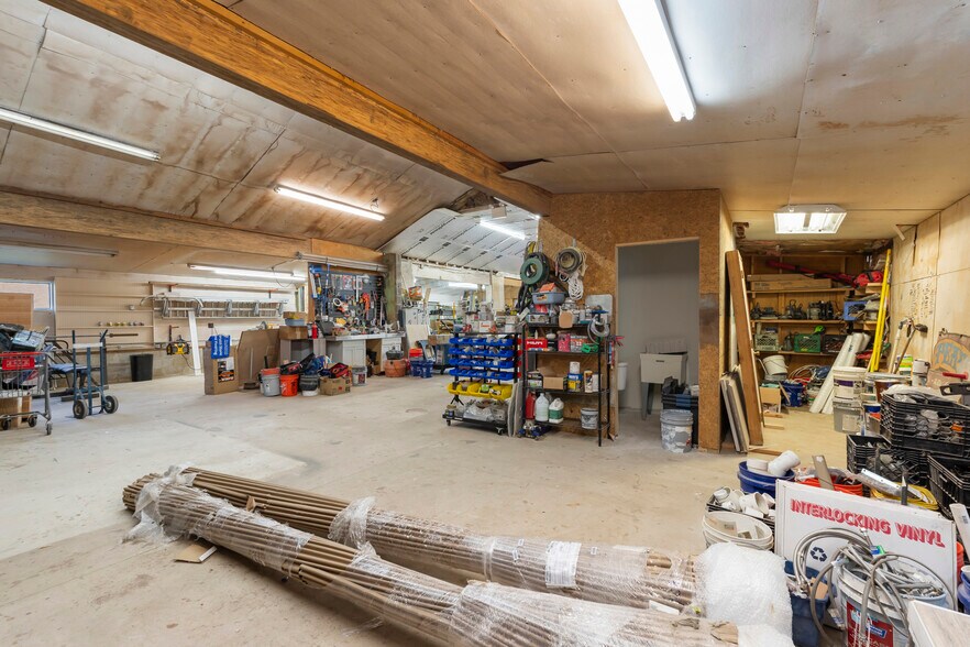 More Photos Of 138 Lakeview Dr, Gibbsboro Light Distribution For Sale