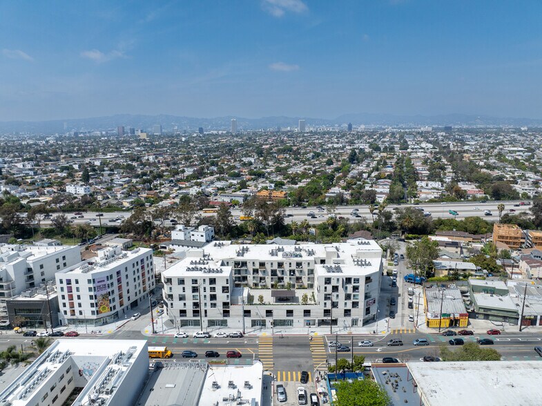 Primary Photo Of 5181 W Adams Blvd, Los Angeles Apartments For Lease