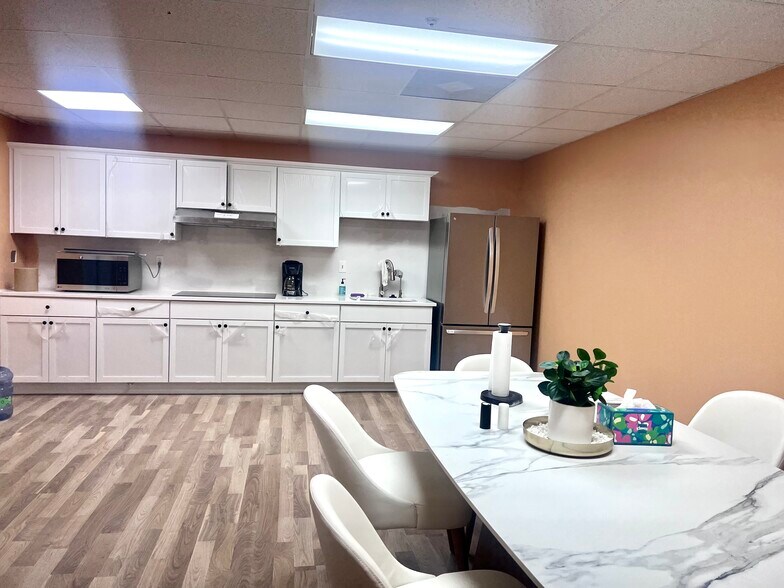 More Photos Of 7410 Sni-A-Bar Rd, Kansas City Manufacturing For Sale