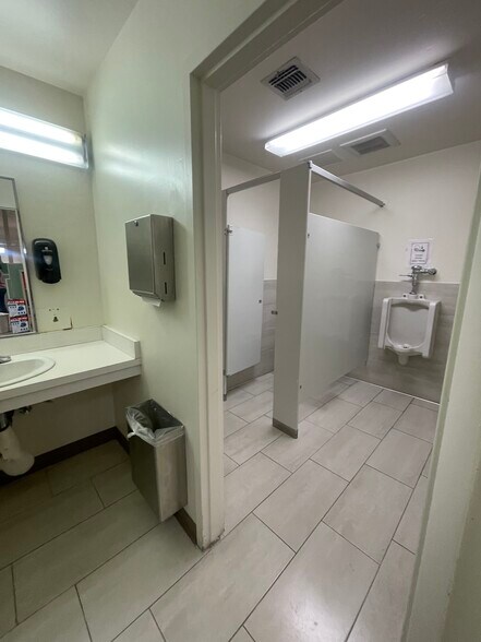 More Photos Of 230 E Spruce Ave, Inglewood Freestanding For Sale