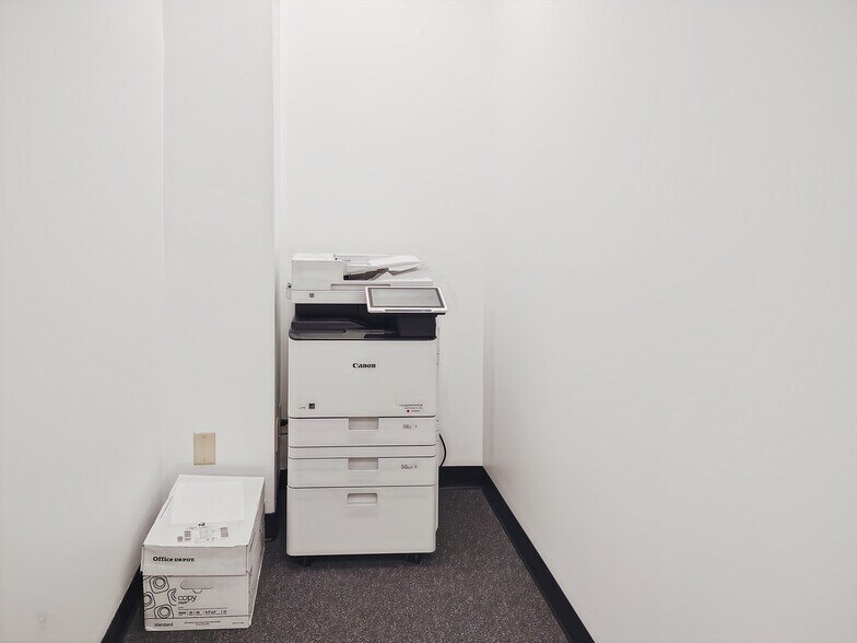 More Photos Of 259 W Broadway, Waukesha Coworking Space