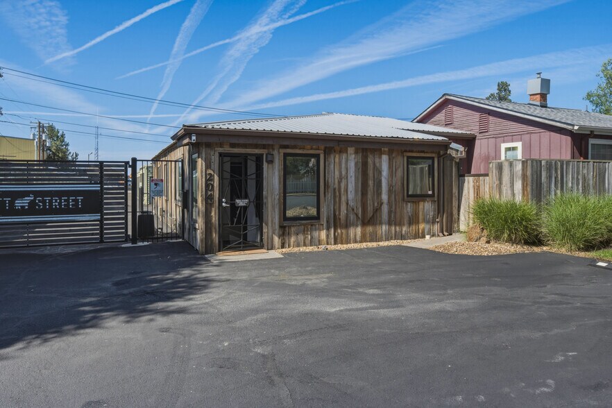 Primary Photo Of 204 SE Scott St, Bend Office For Lease