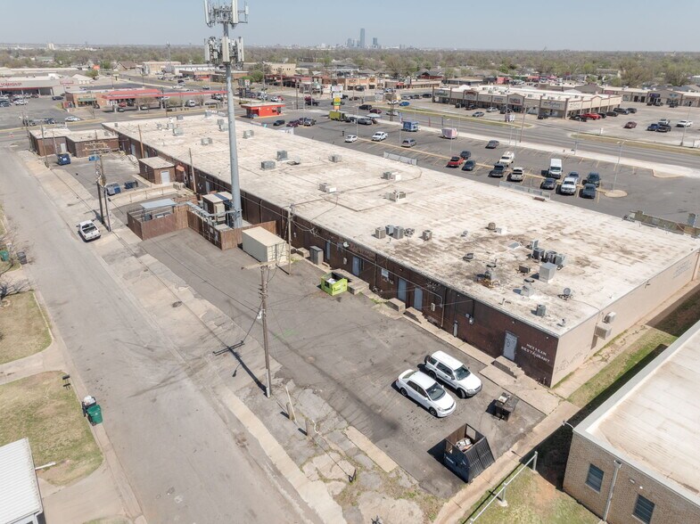More Photos Of 2904 SW 44th St, Oklahoma City Flex For Lease