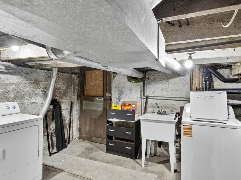 More Photos Of 271 Thomas St, Peterborough Apartments For Sale