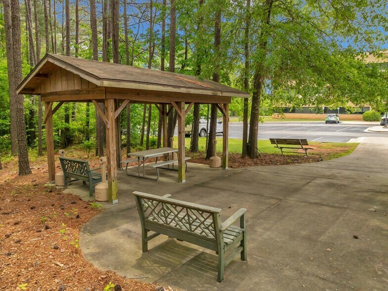 More Photos Of 4885 Riverside Dr, Macon-Bibb Office For Sale