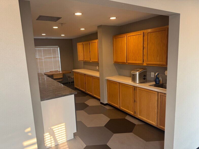 More Photos Of 25415 E Kildea Rd, Newman Lake Office For Lease