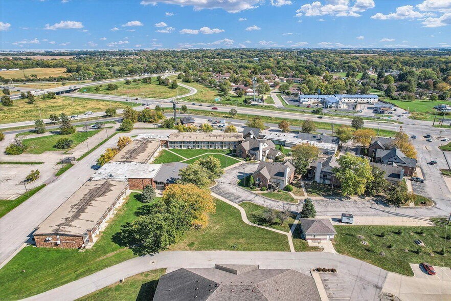 More Photos Of 1907 N Cunningham Ave, Urbana Hotel For Sale