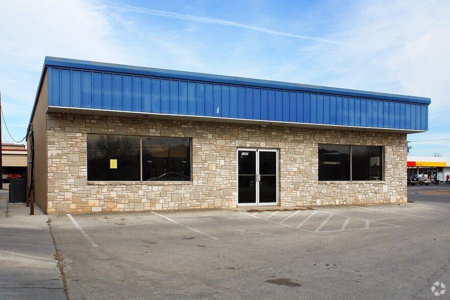 More Photos Of 1700 W Junction Hwy, Kerrville Freestanding For Lease