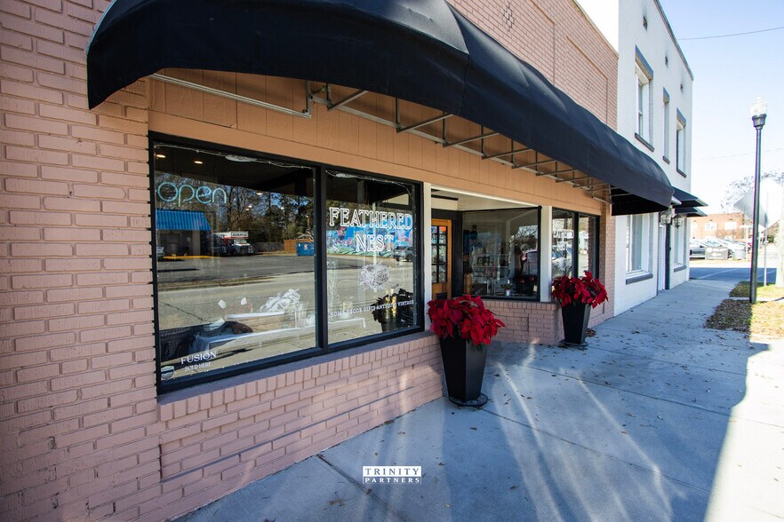 More Photos Of 2006-2008 State St, Cayce Daycare Center For Lease