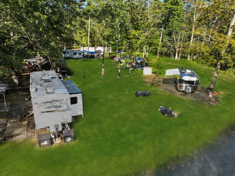 More Photos Of 425 Woodland Rd, Accord Trailer Camper Park For Sale