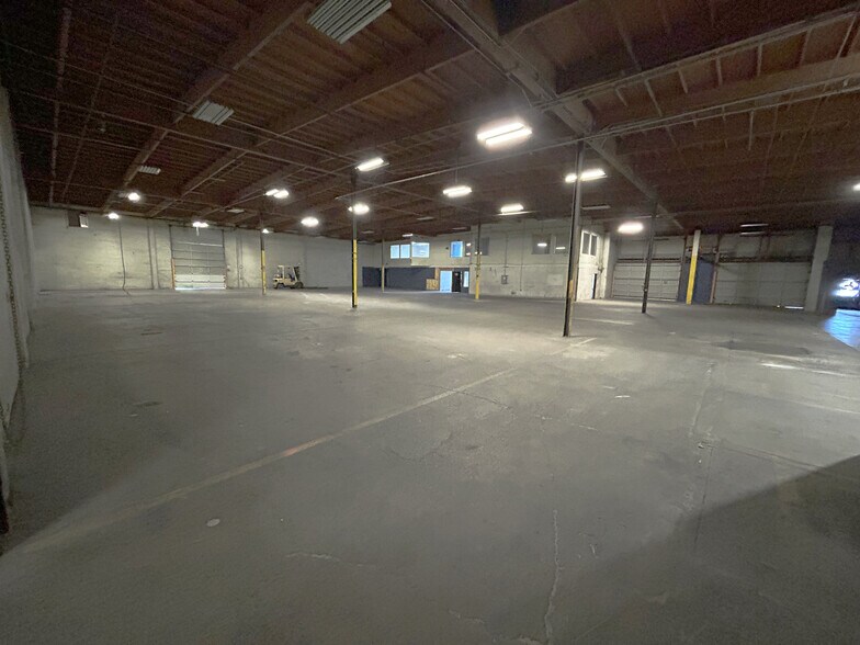 More Photos Of 1915 S Corgiat Dr, Seattle Warehouse For Sale