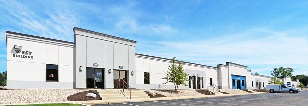 More Photos Of 500 S Polk St, Greenwood Showroom For Lease
