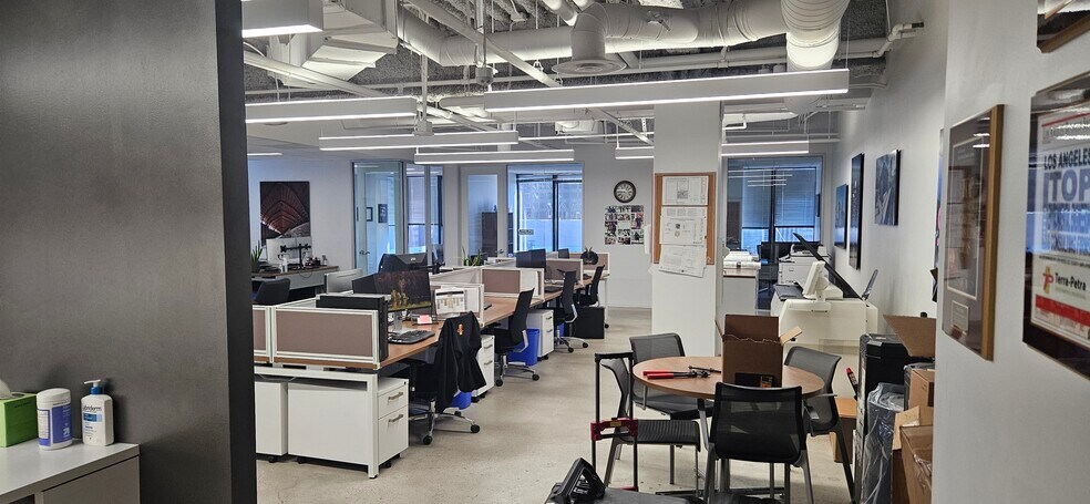 More Photos Of 700 S Flower St, Los Angeles Office For Lease
