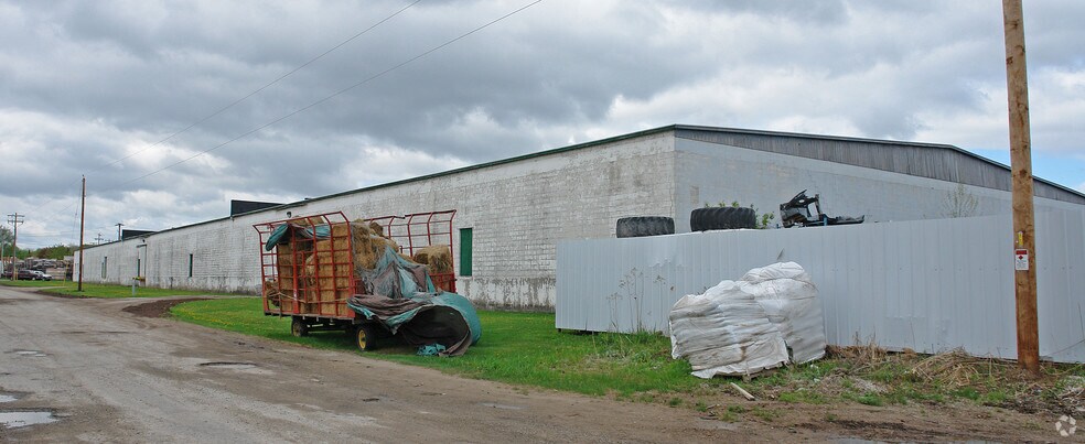 More Photos Of 1266 Velp Ave, Green Bay Warehouse For Lease