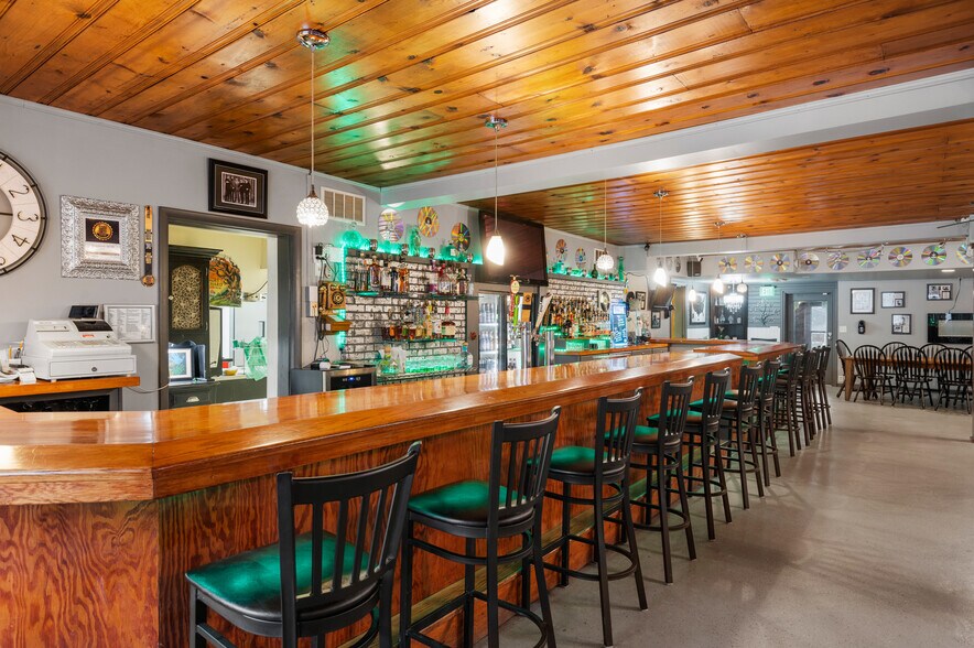 Primary Photo Of 17001 IN-3, Eaton Bar For Sale