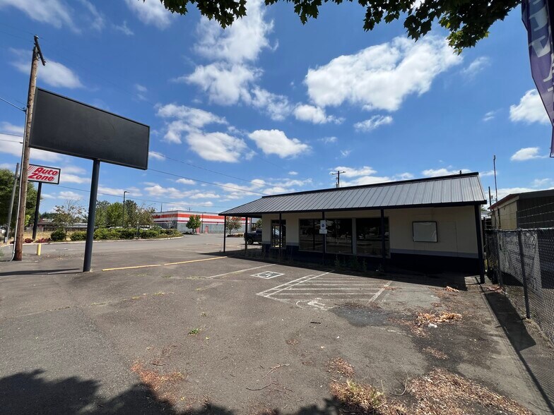 More Photos Of 1350 Pacific Blvd SE, Albany Freestanding For Sale