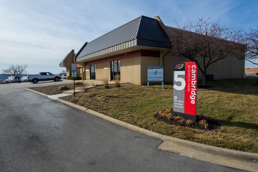 More Photos Of 1134-1150 W Cambridge Circle Dr, Kansas City Light Distribution For Lease