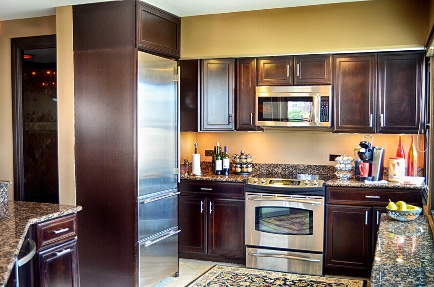 More Photos Of 126 E Main Plz, San Antonio Apartments For Sale