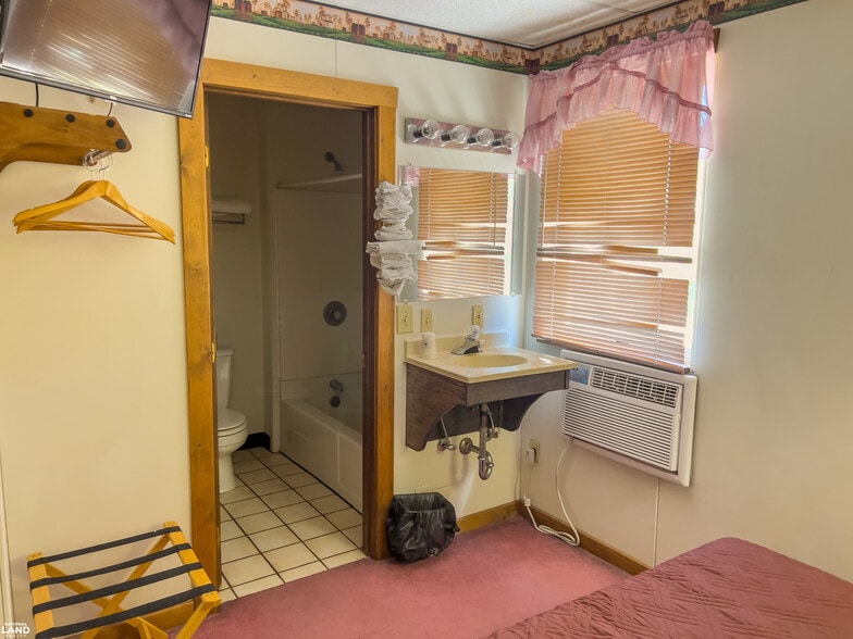More Photos Of 102 S Main Ave, Hyannis Hotel For Sale