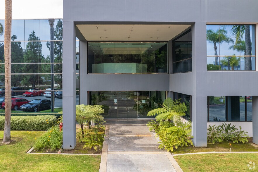 More Photos Of 175 N Riverview Dr, Anaheim Loft Creative Space For Sale