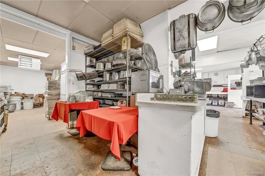 More Photos Of 3019 Pine Ave, Niagara Falls Restaurant For Sale