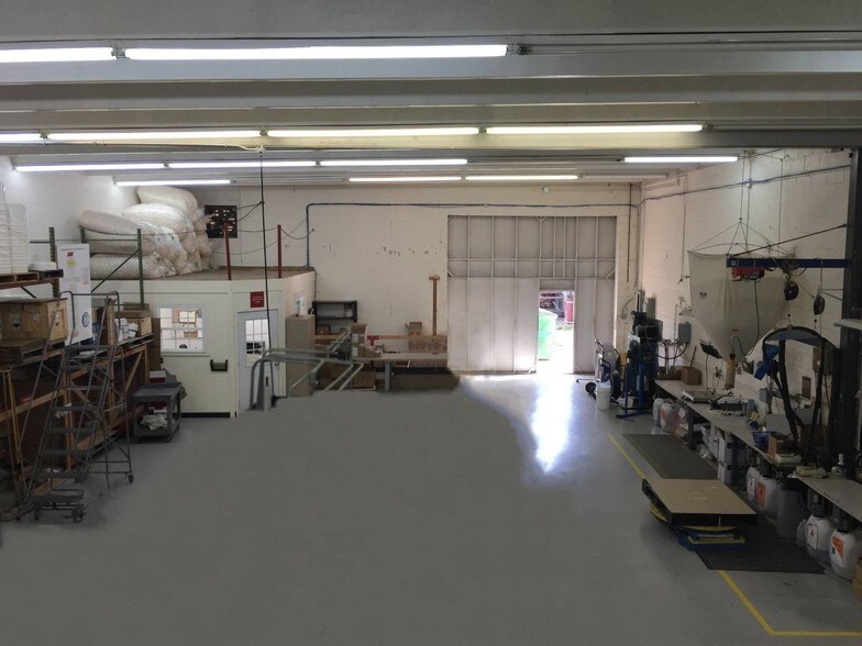 More Photos Of 385-387 Industrial Dr, Mount Juliet Warehouse For Lease