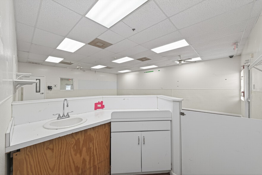 More Photos Of 8525 Queenston Blvd, Houston Freestanding For Sale