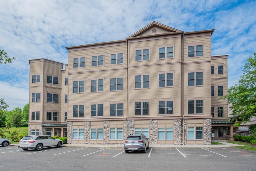 More Photos Of 464 Heritage Rd, Southbury Medical For Lease