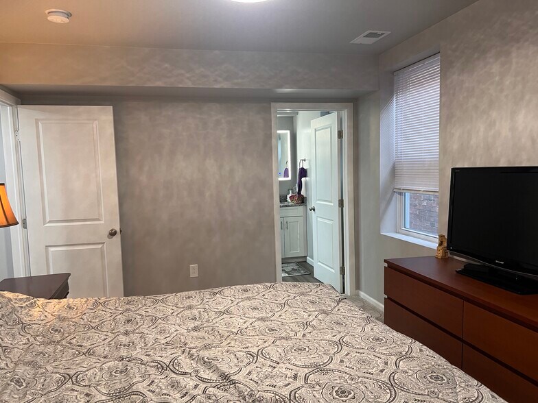 More Photos Of 510 E 8th Ave, Homestead Storefront Retail Office For Sale