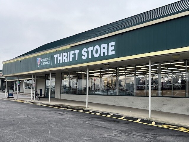 More Photos Of 1480 Pearl Rd, Brunswick General Retail For Sale