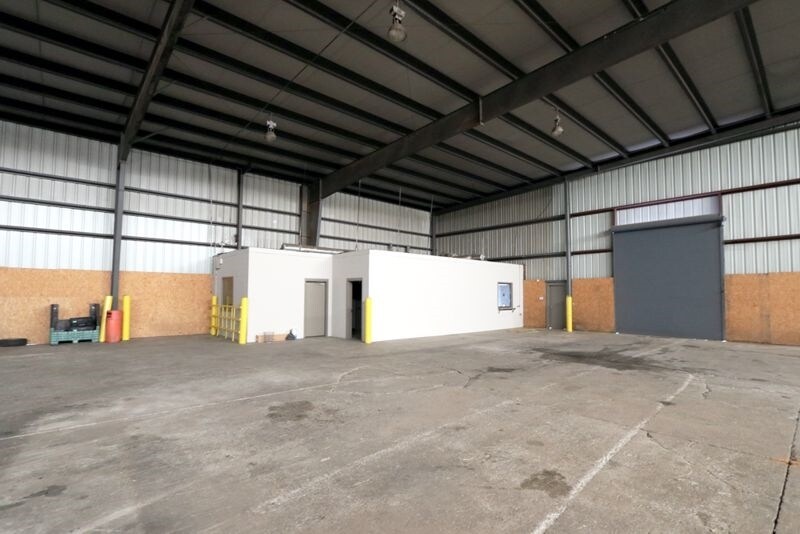 More Photos Of 125 Expedition Ct, Duncan Warehouse For Lease