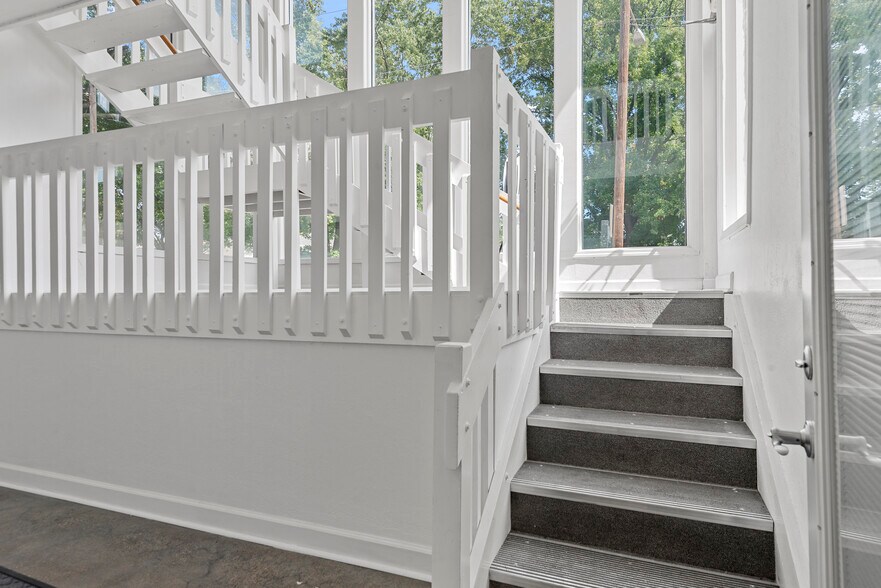 More Photos Of 2445 S 5th St, Springfield Office For Sale