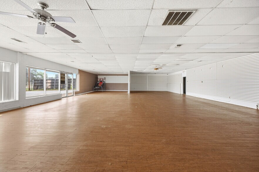 More Photos Of 1320-1326 Bedford Rd, Bedford Unknown For Lease