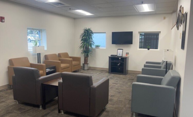 More Photos Of 7591 Annapolis Rd, Landover Hills Auto Dealership For Sale