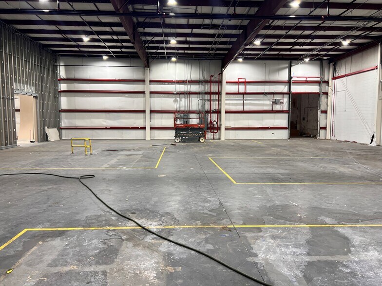 More Photos Of 1920 Cypress Lake Dr, Orlando Manufacturing For Lease