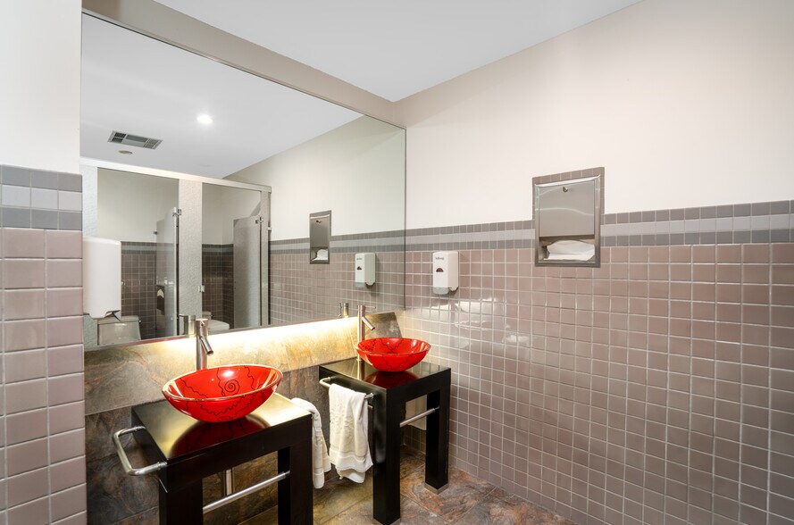 More Photos Of 10145 Via De La Amistad, San Diego Loft Creative Space For Sale