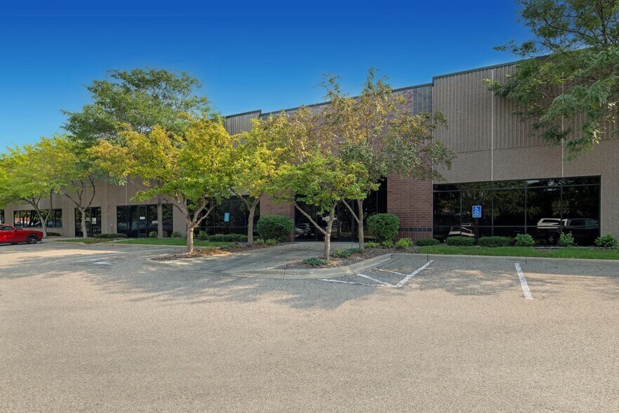 More Photos Of 1800 Cliff Rd E, Burnsville Warehouse For Lease