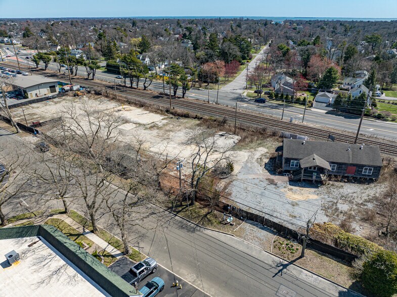 More Photos Of 245 Orinoco Dr, Brightwaters Garden Center For Sale