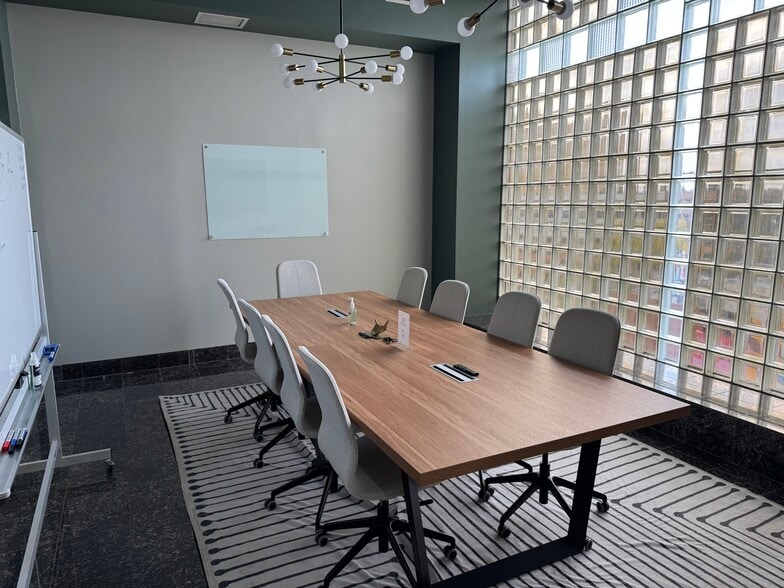 More Photos Of 1012 11th St, Modesto Office For Lease