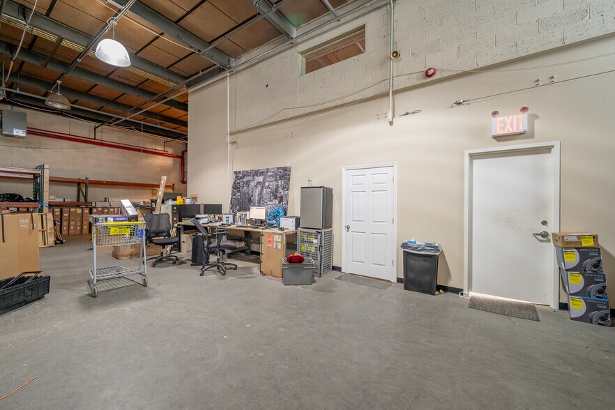 More Photos Of 4829 31st Pl, Long Island City Warehouse For Lease