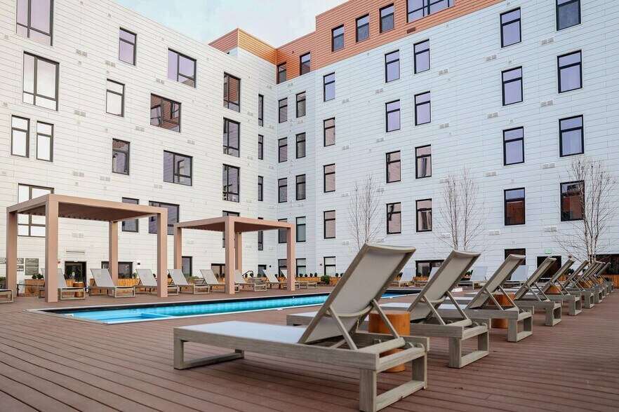 More Photos Of 52 Hanover St, Portland Apartments For Lease